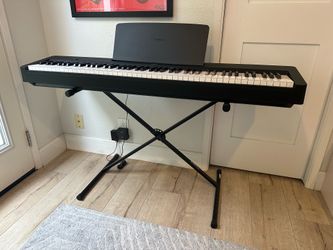 Yamaha P143 Piano
