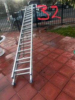 Escalera 32 pies casi nueva Escalera 32 pies casi nueva