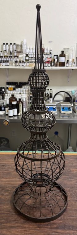 Rustic Weathered Metal Wire Finial Topiary Trellis