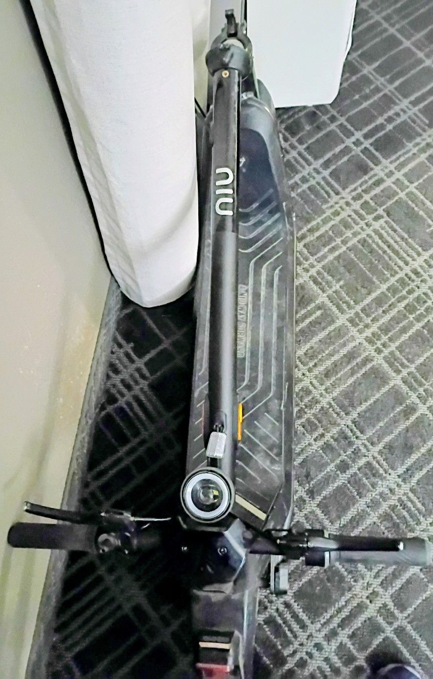 NIU FOLDABLE SCOOTER