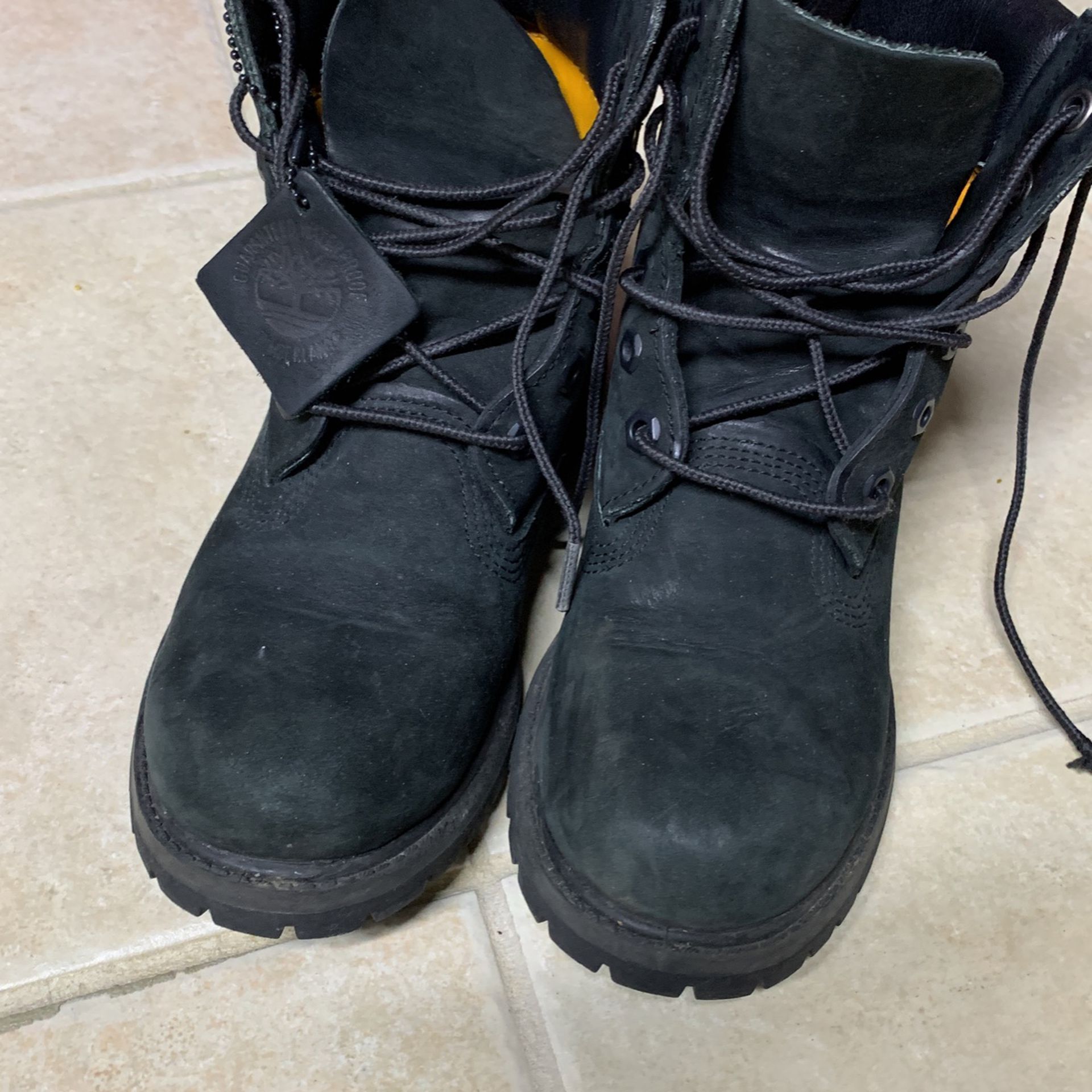 Timberland Boots (for Women) Black Color, Size 7 . In Excellent Condition 