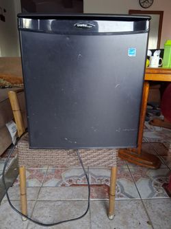 Mini refrigerator