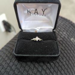 Ring 1/6 ct tw 14K White Gold