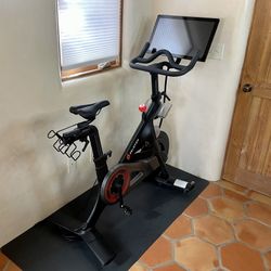 Peloton Bike in Perfect Condition