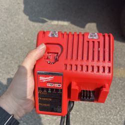 Milwaukee M18 Battery Charger 