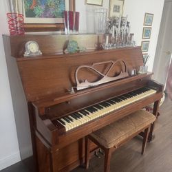 Kimball Upright Piano Concerto model in a Beautiful Medium Walnut Finish - Great Condition 