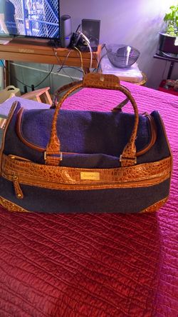 Luggage Samantha Brown classy duffel shape bag on wheels and collapsible handle