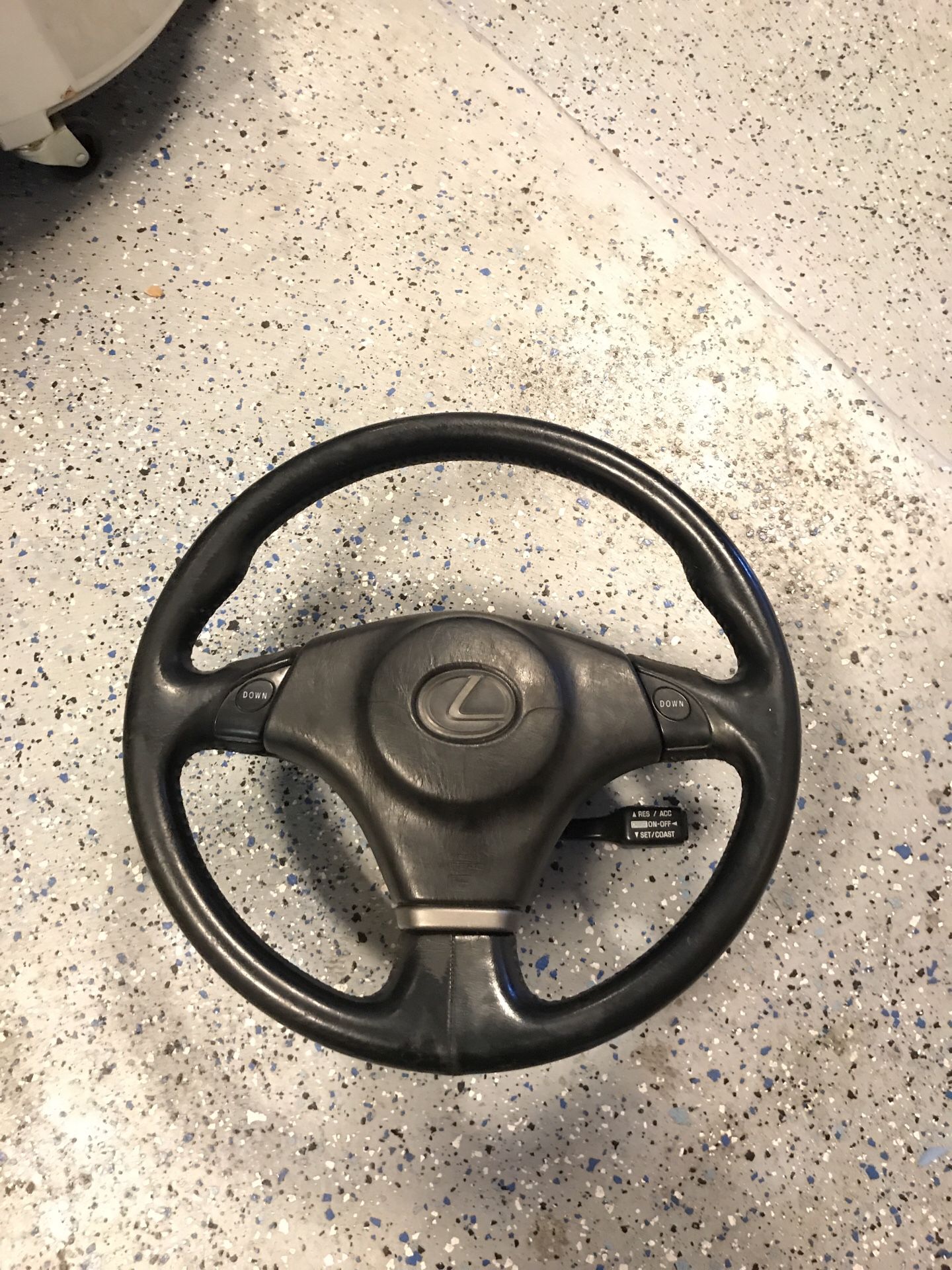 Lexus IS300 steering wheel and air bag