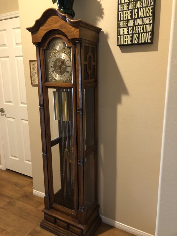 Colonial of Zeeland Michigan Grandfather Clock for Sale in Highland, CA