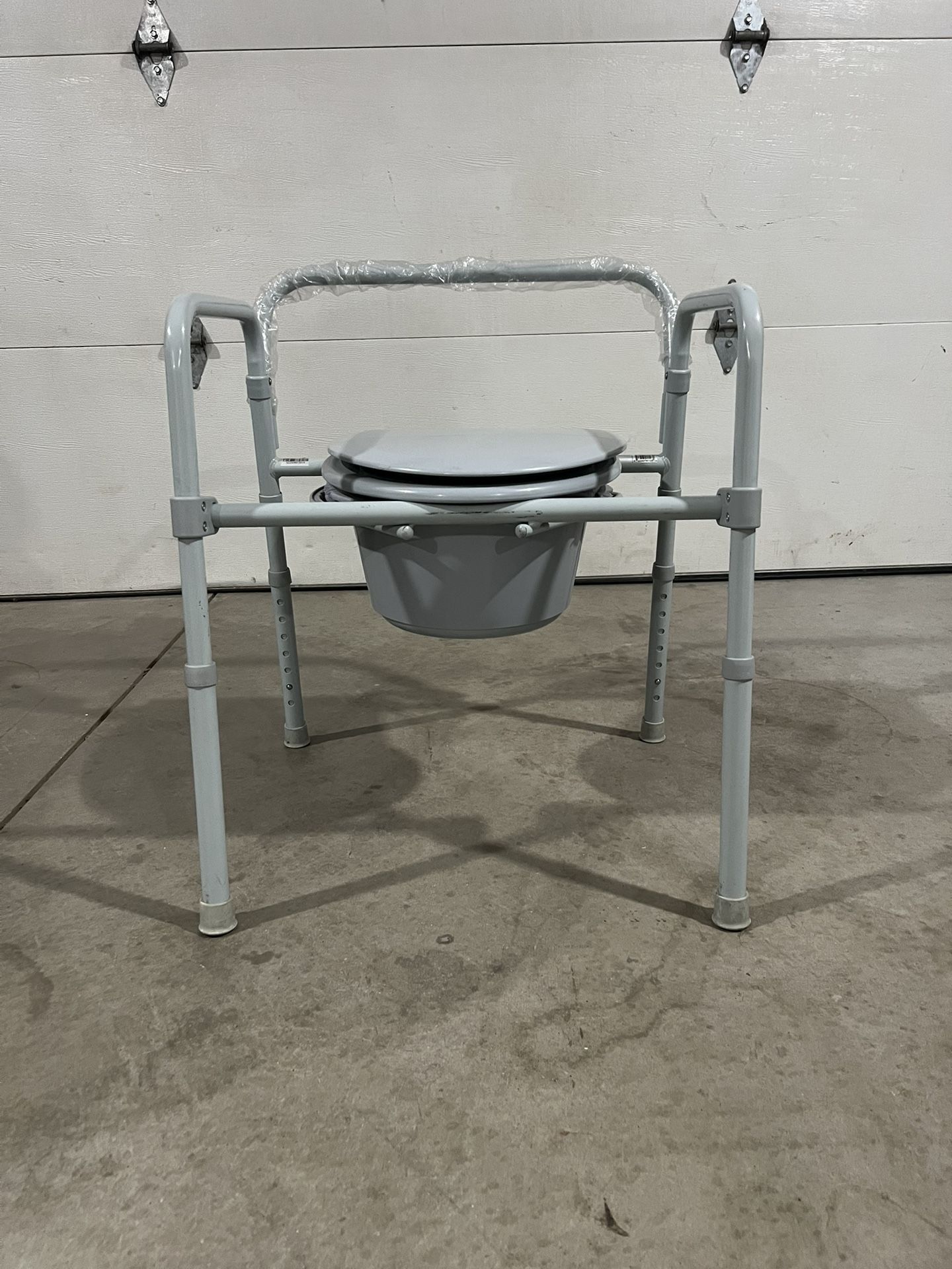 New Commode Toilet