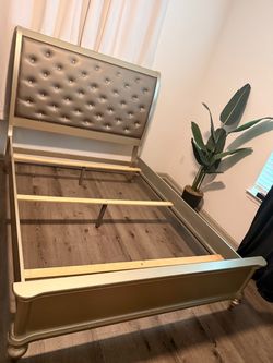Queen size bedroom set