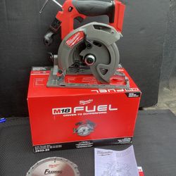 MILWAUKEE M18 FUEL 18V LITHIUM-ION BRUSHLESS CORDLESS 6-1/2-IN CIRCULAR SAW ( TOOL ONLY ) 
