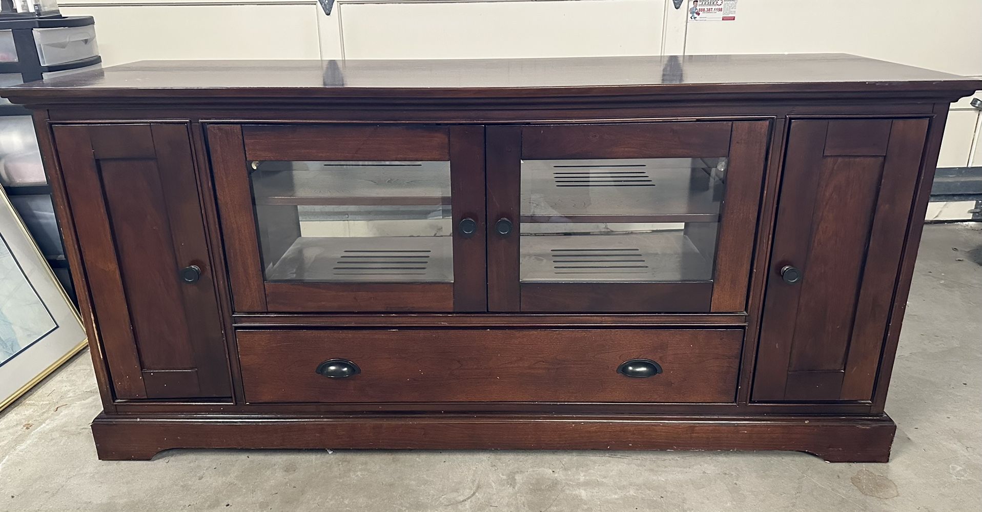 FREE TV CONSOLE
