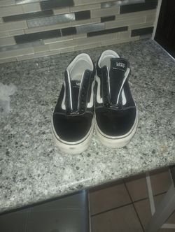Women's Size 9.5 Vans Off The Wall Shoes