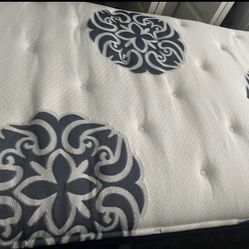 Plush Hybrid Twin Mattress 