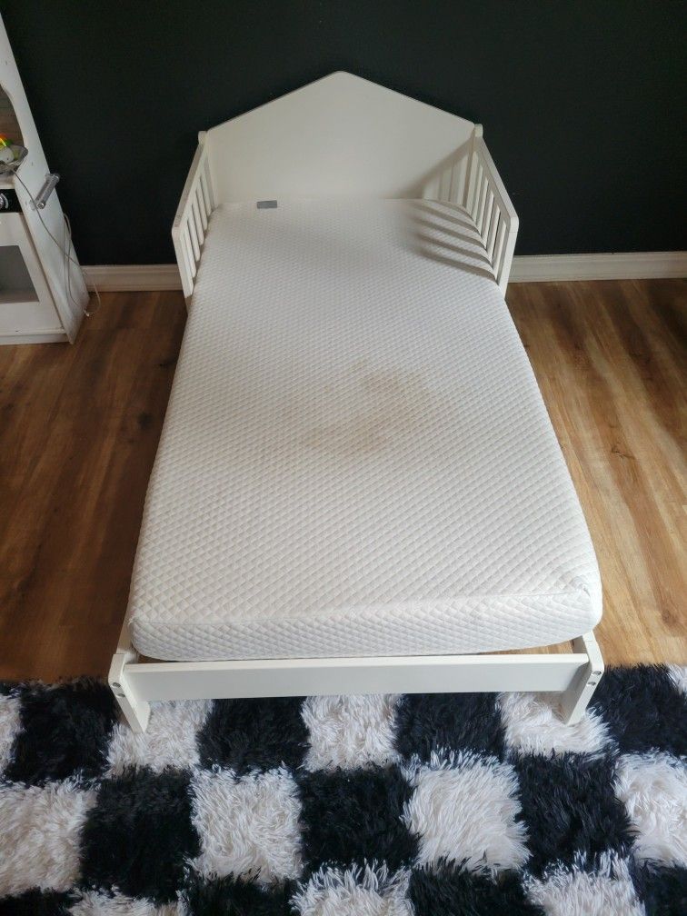 Toddler Bed Frame + Mattress