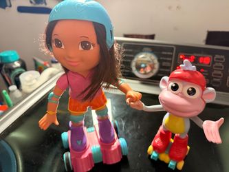 Dora the Explorer Roller Skating Doll with Boots