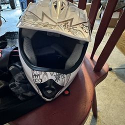 Youth large Girls Dirtbike/quad Helmet With Goggles