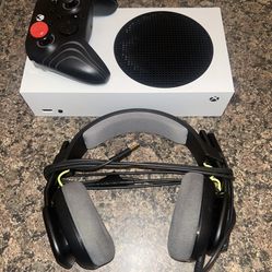 XBOX SERIES S W CONTROLLER AND HEADSET