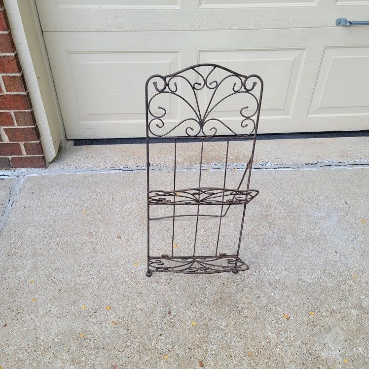 Metal magazine Rack