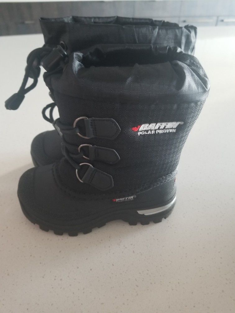 Baffin kids snow boots size 8