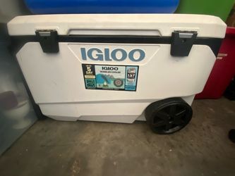 Igloo Latitude 90 Wheeled Cooler