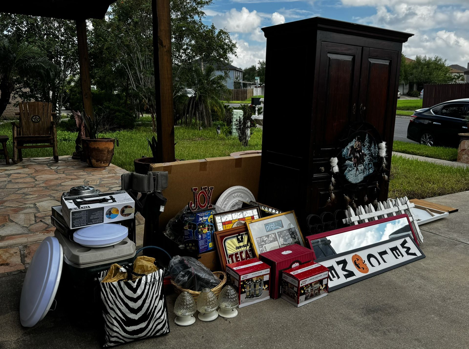 Cabinet/ice Chest/x-mas/wall Art