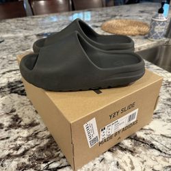 Yeezy Slides Size 8