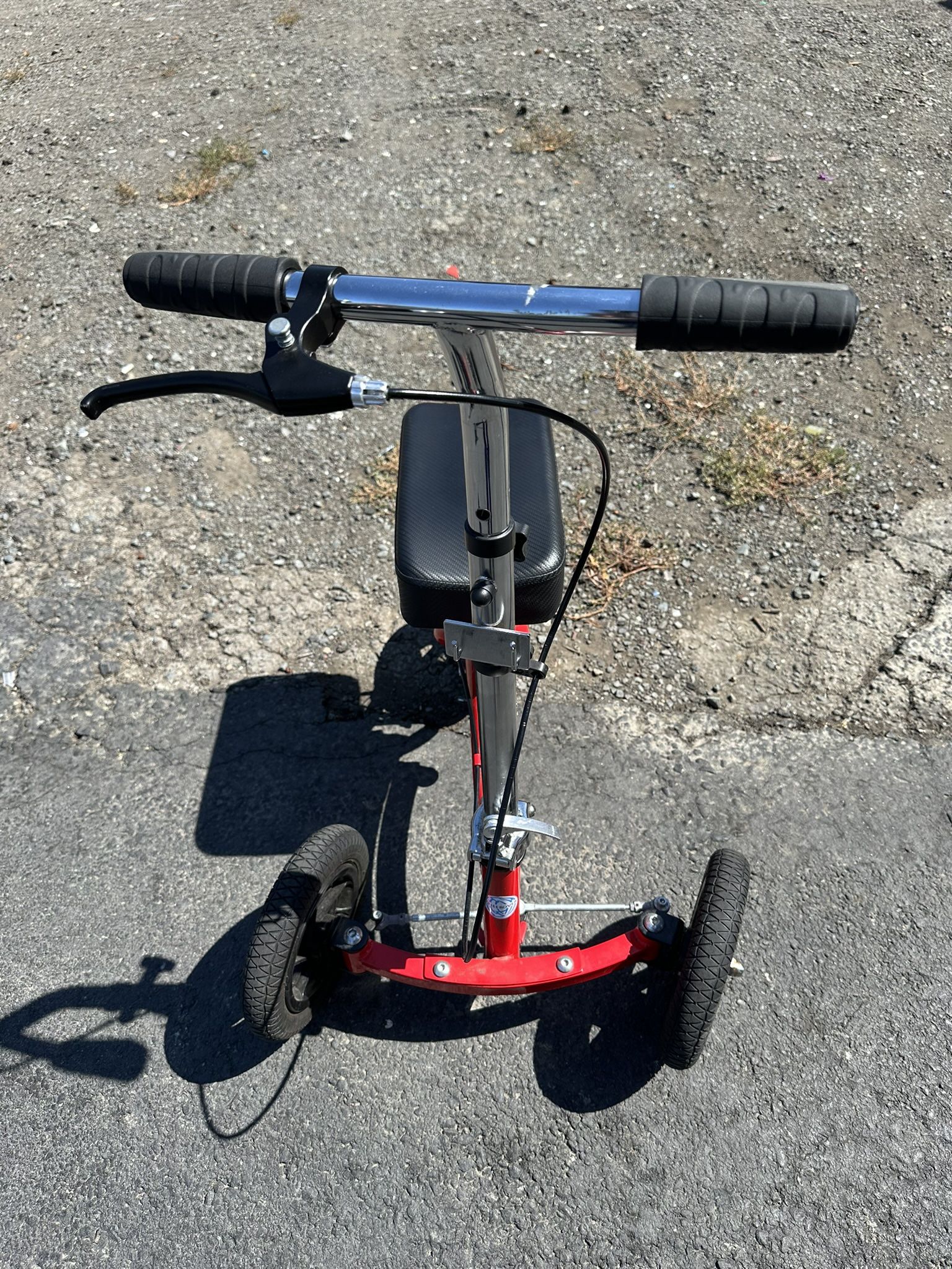 Knee Scooter Walker In Excellent Condition