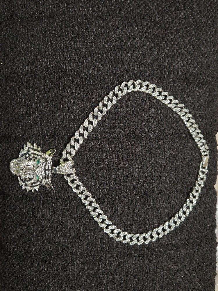 Never Worn Brandnew Affordable Jewelries!!!