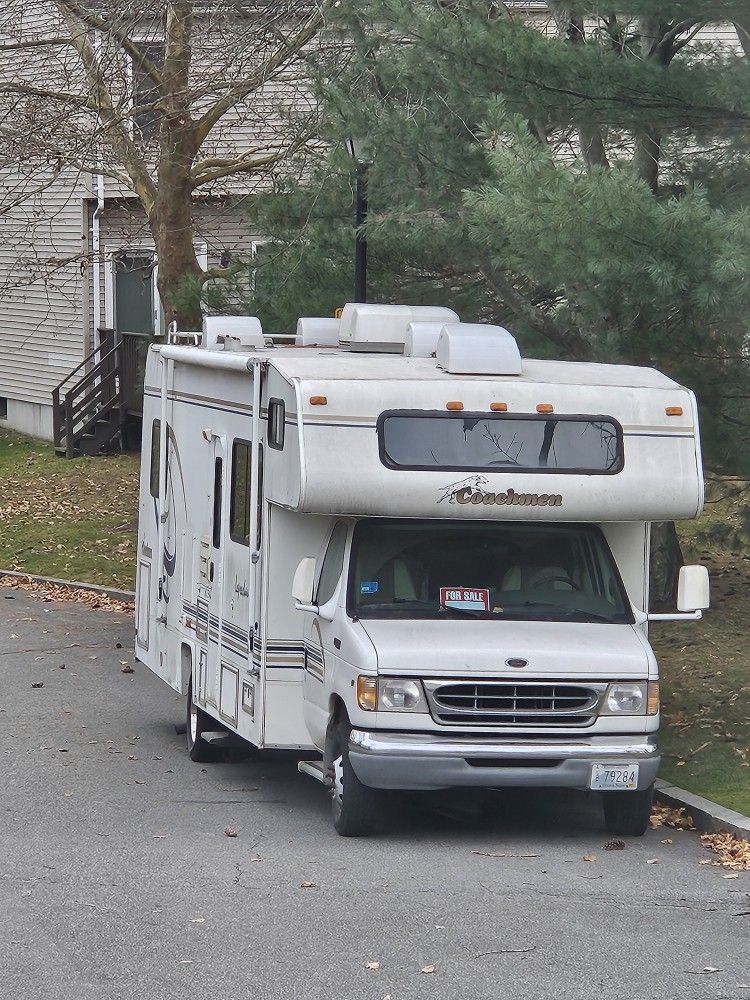 33 Foot Coachman Leprechaun Rv