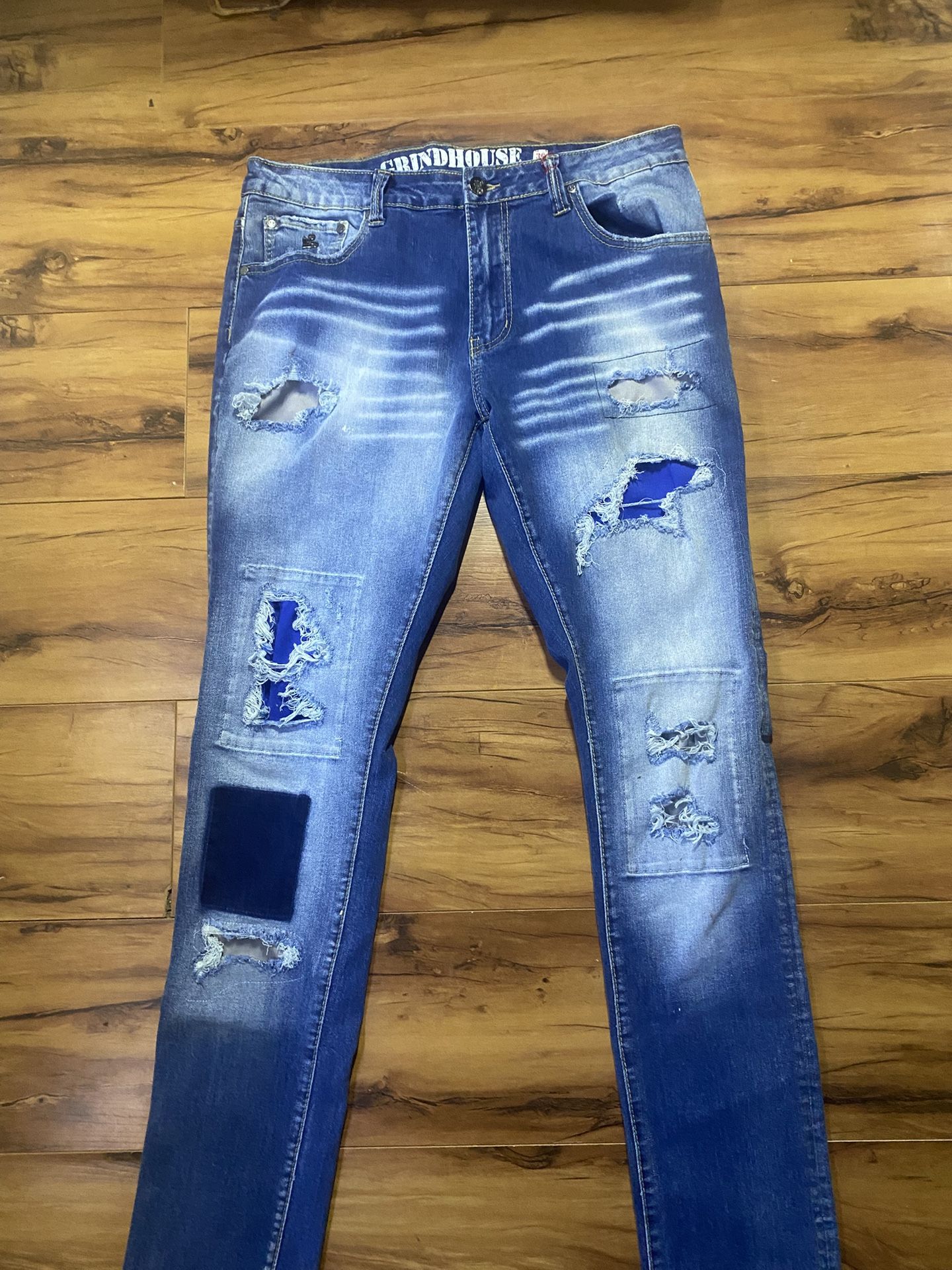 Blue light wash skinny jeans 