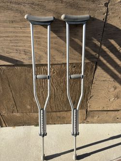 Adult Under Arm Crutches