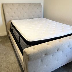 Signature Design by Ashley Willenburg Queen Upholstered Bed in Linen