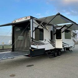 2015 Dutchman Voltage