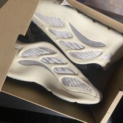 Yeezy 700 V3 Azael Size 9