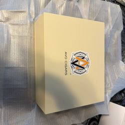 NIB AVO cigar Humidor 