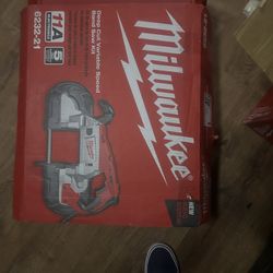 Cordless Portable Band Saw Milwaukee