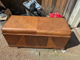 Lane cedar chest