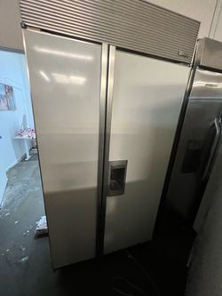 Subzero 42” built in refrigerator /yr warranty Ty  panel ready
