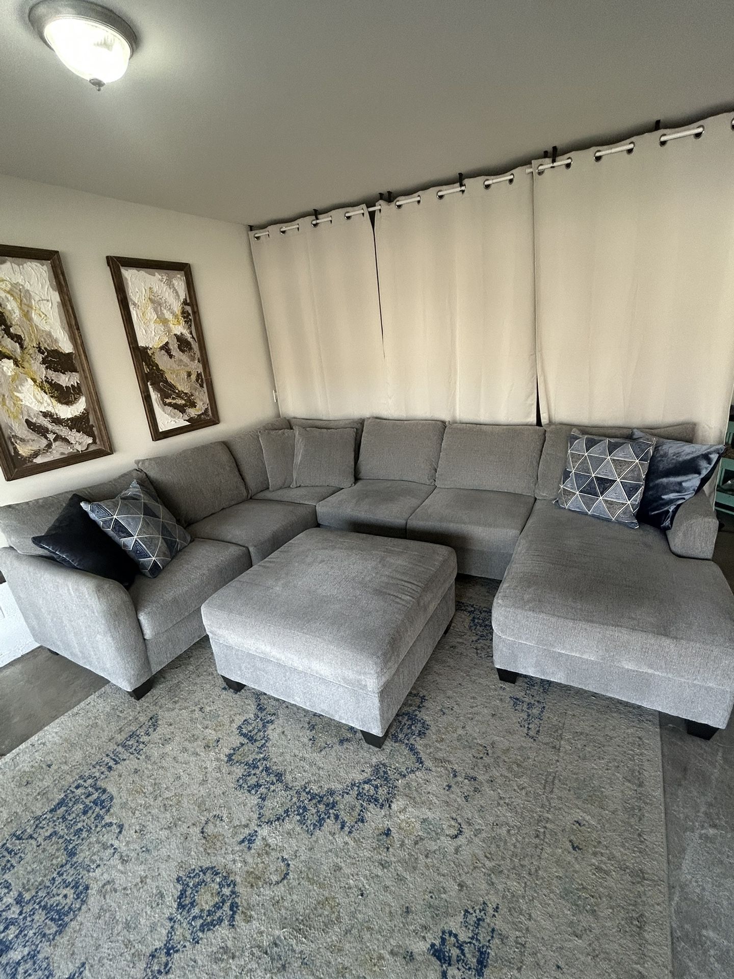 Gray sectional U shape and ottoman 🛻Delivery Available 🛻