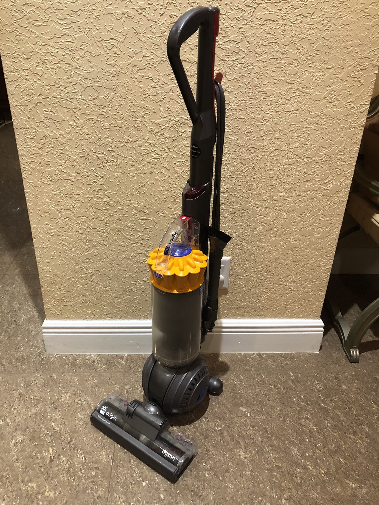 Dyson DC40 Origin vacuum cleaner