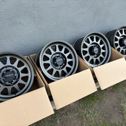 17” INCH METHOD MR704 HD BEAD GRIP SERIES TITANIUM GREY OFF ROAD RACE WHEELS/RIMS 8 LUG CHEVY GMC