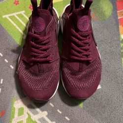Burgundy And White Nike Hurrache (Special Edition) Size 4y
