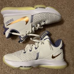 Nike Men’s Size 8.5 Basketball Shoes Sneakers 