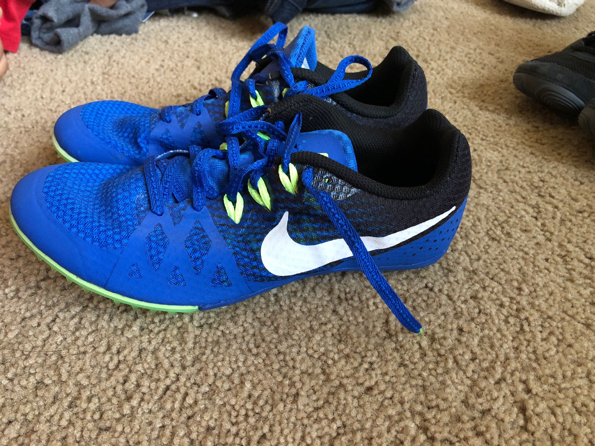 Track shoes