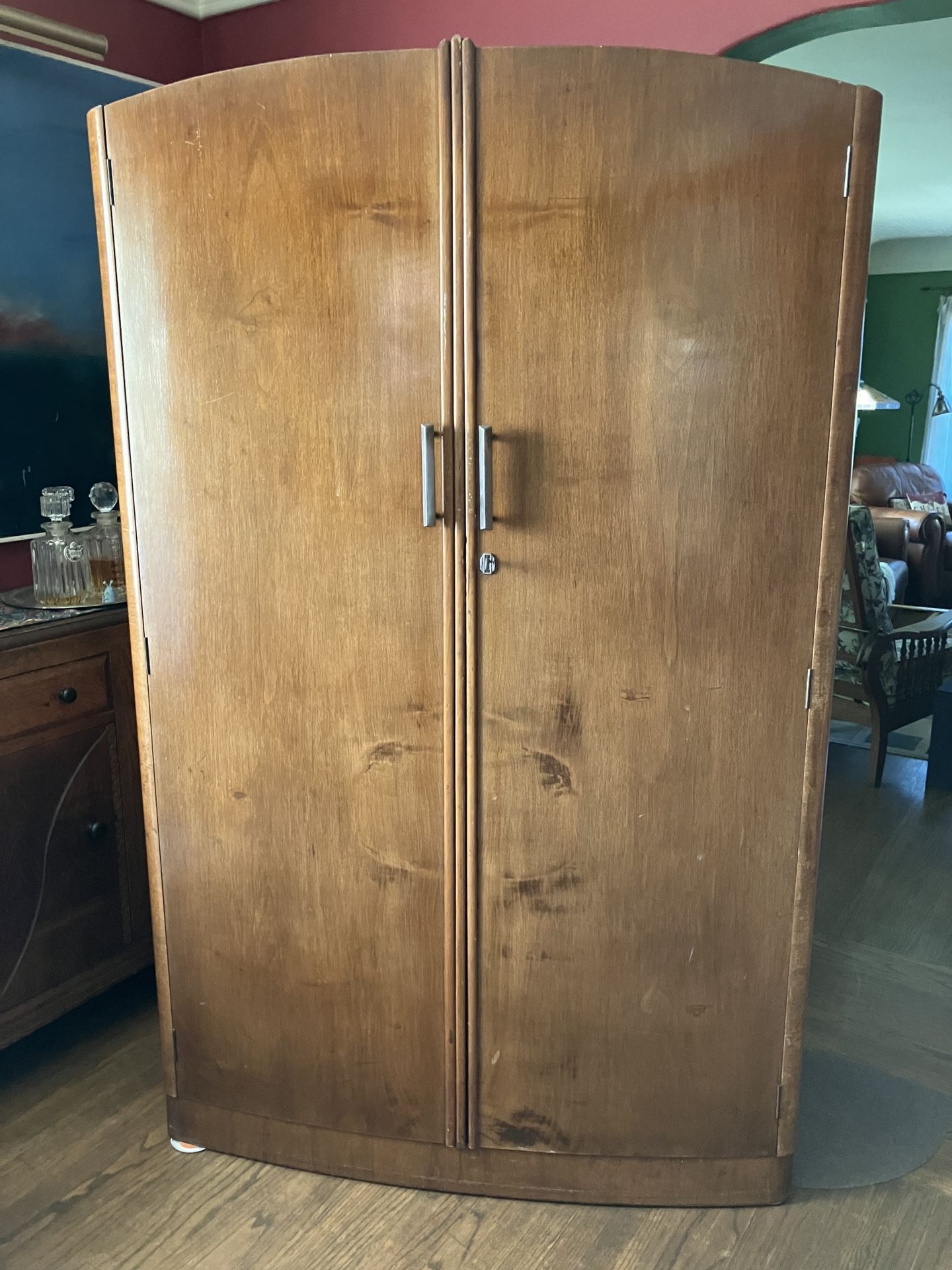 Armoire Deco Style $250.