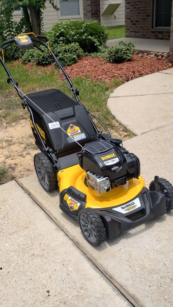 DeWalt 21 in. 163cc Briggs and Stratton 725Exi Engine Rear Wheel Drive