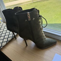 J.LO Women Size 7 