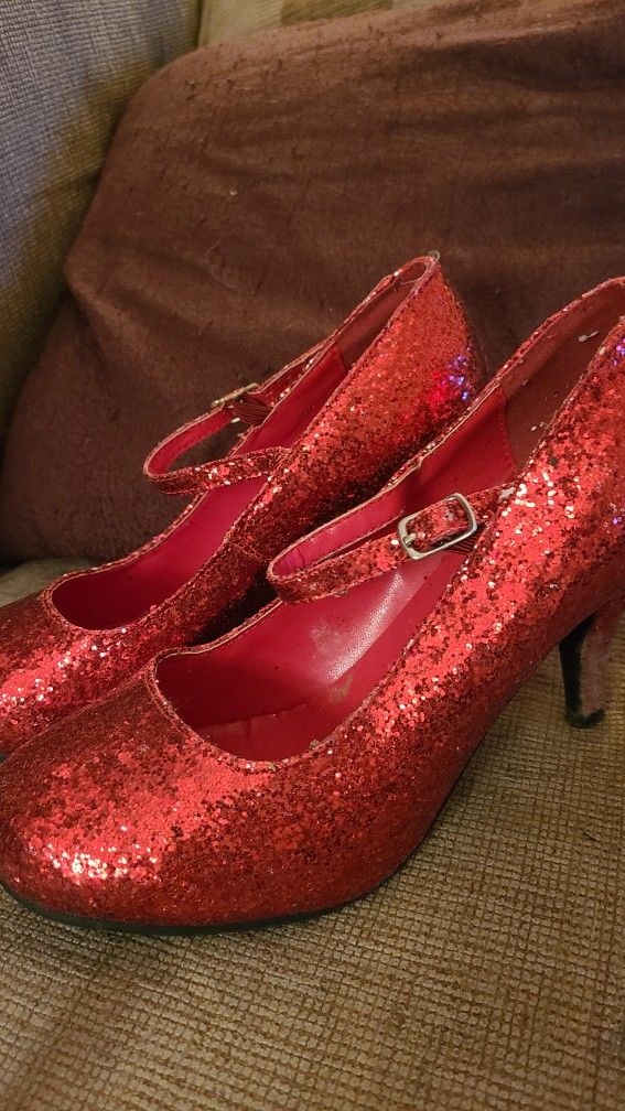 Woman's ruby red gutter shoes 5 to 6 These are sexy stripper spiked high heels. East, West, North